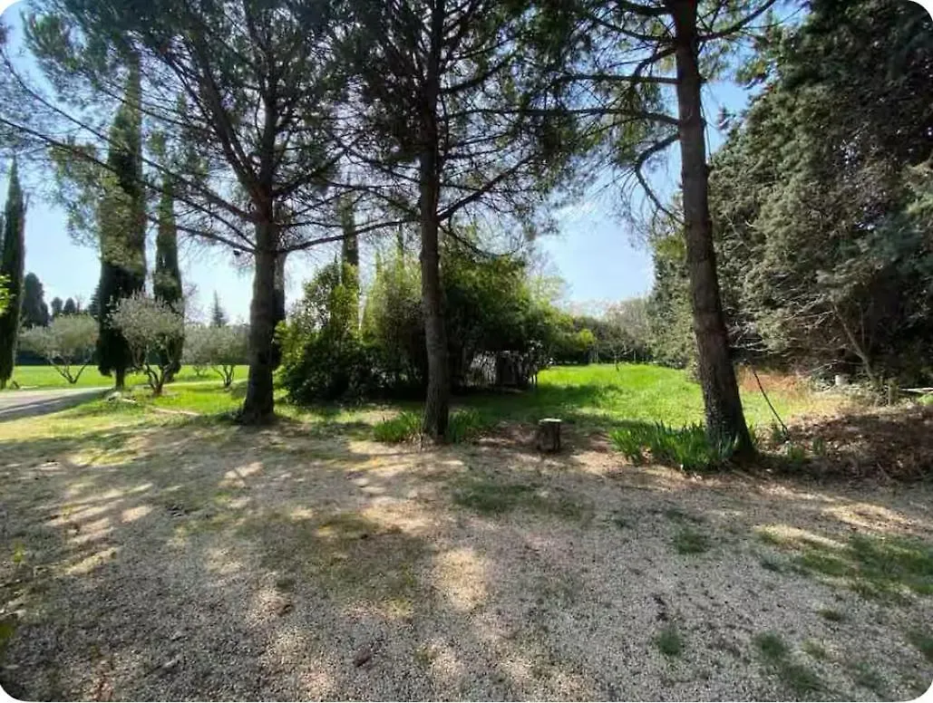 Studio Mas De Pape Verquieres Saint Remy De Provence 0*,  France